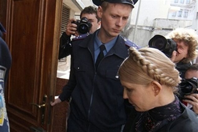 Під колеса автозаку, який відвозив Тимошенко, потрапила людина