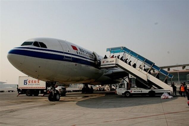 Десятки авиарейсов отменены в Китае из-за приближения тайфуна