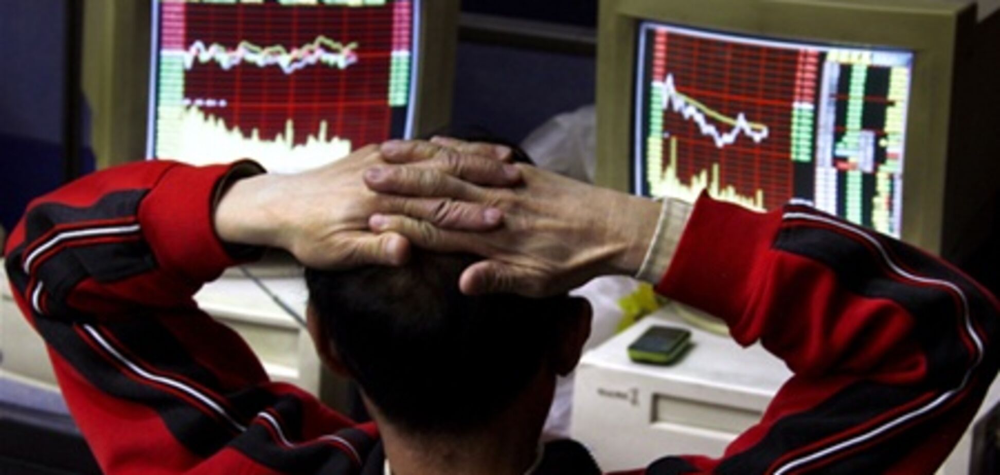 Доллар и нефть дешевеют, золото дорожает