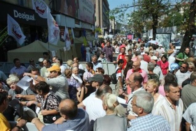 До прихильників Тимошенко на Хрещатику навідалися судові виконавці