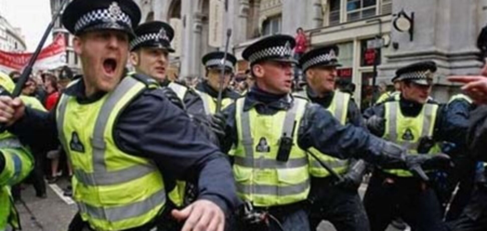 Вслед за Лондоном, беспорядки вспыхнули в Ливерпуле и Манчестере