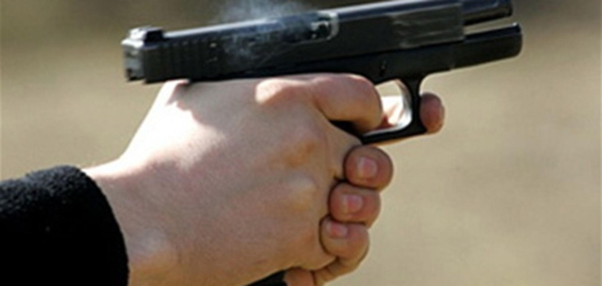 На Луганщине мужчина развлекался, стреляя из пистолета по прохожим