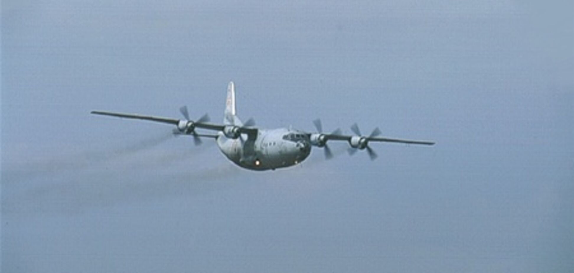 Ан-12, який просив аварійну посадку, пропав з радарів