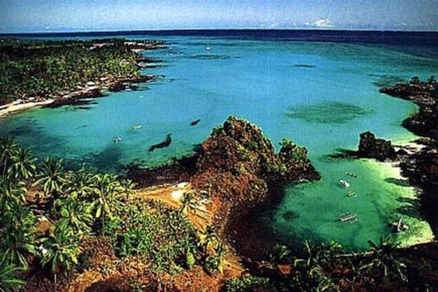 У Коморських островів зазнало аварії пасажирське судно