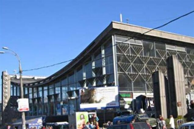 На Житний рынок прибыли 'Беркут' и прокуроры