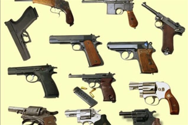 Херсон. Міліція вилучила у пенсіонера 22 саморобних пістолета