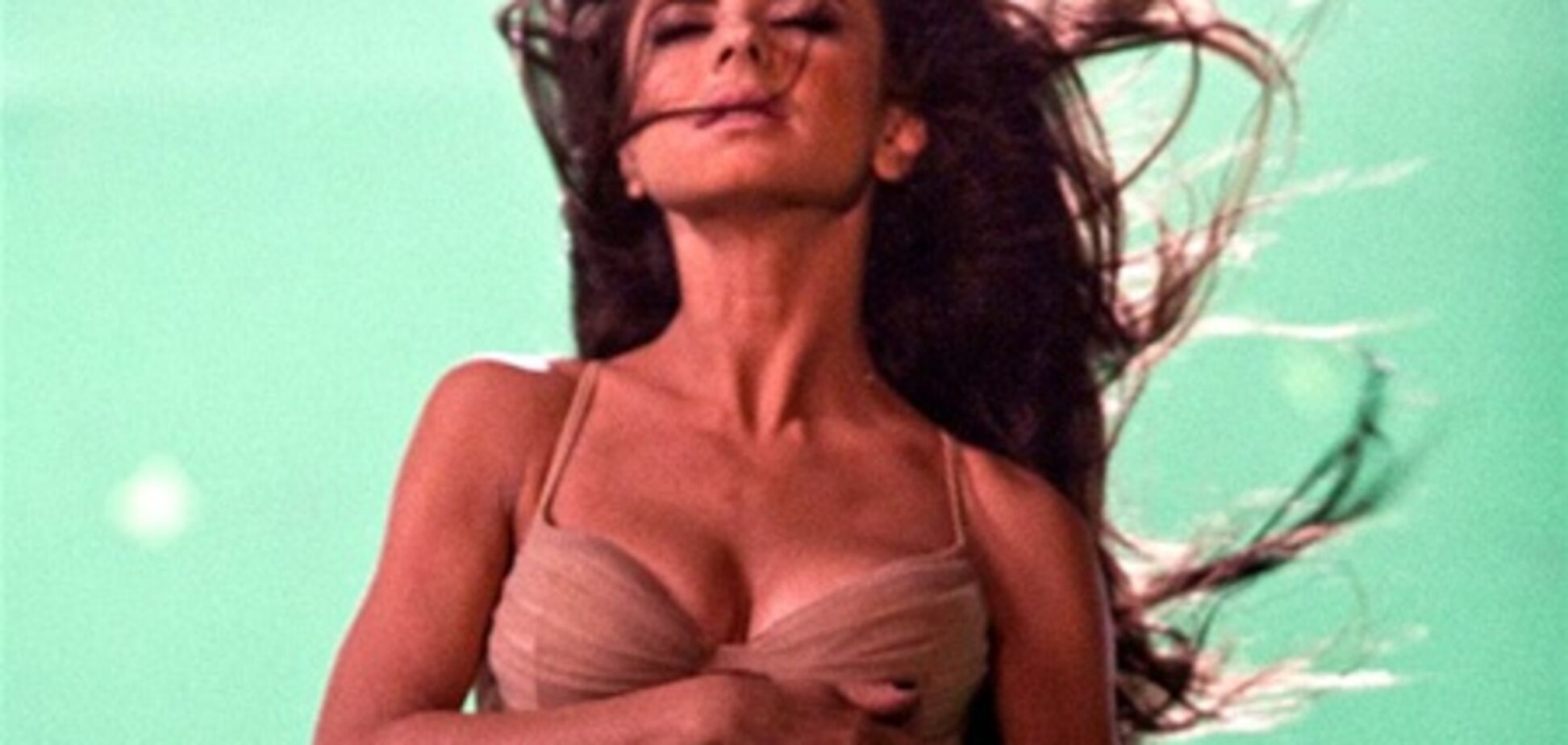 Беременная солистка группы 'Винтаж' разделась