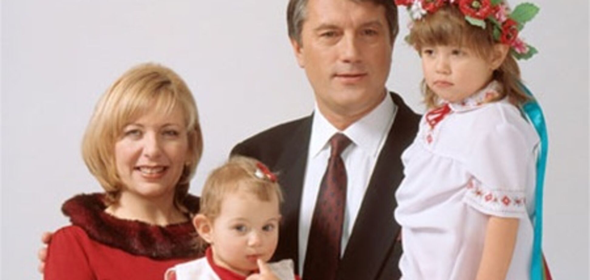 Ющенко 'трошки із запізненням' з'їжджає з державної дачі