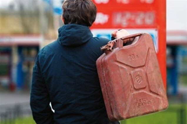 На киевских заправках подорожал бензин