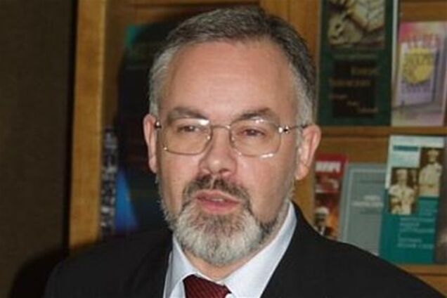 Табачник навіть не думає про відставку