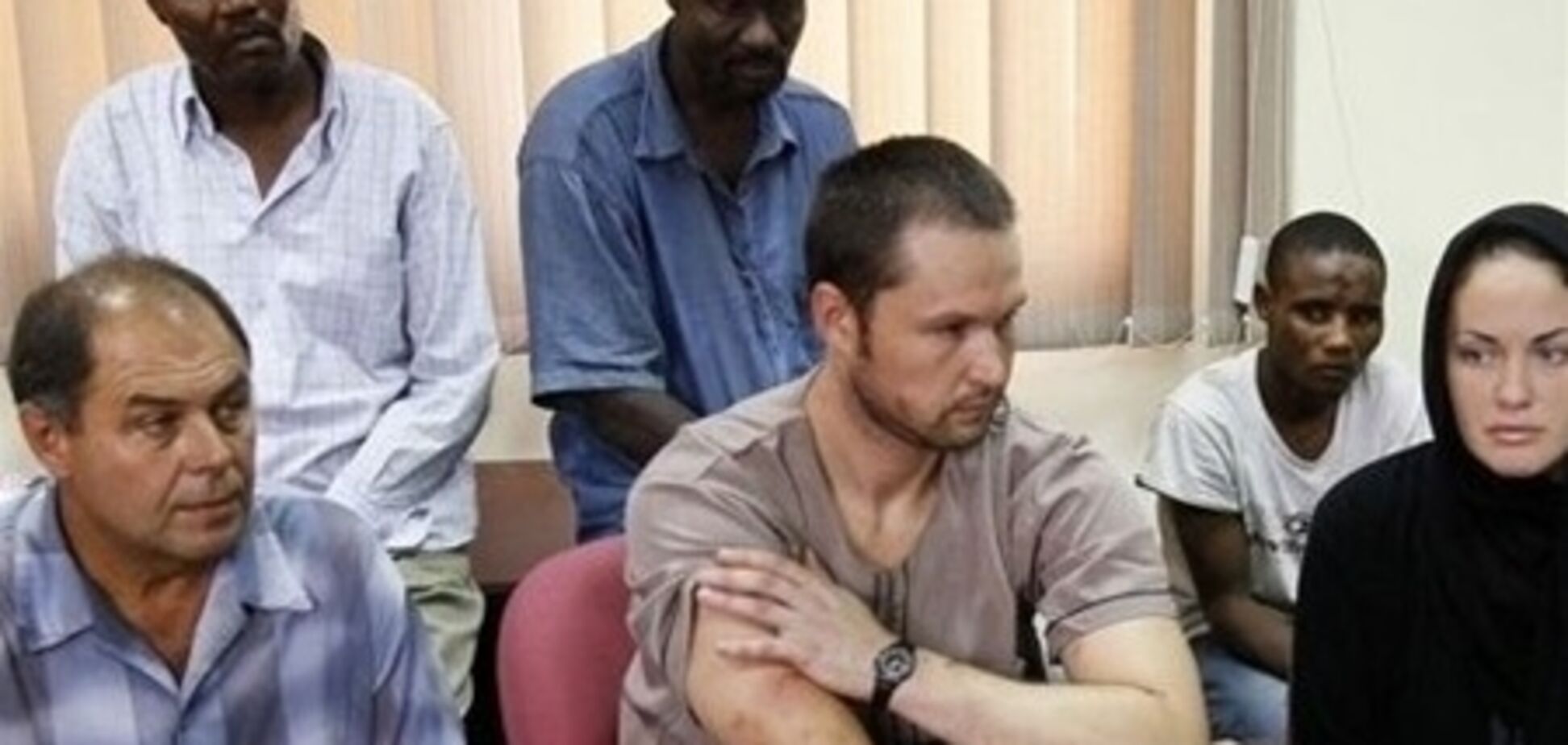 Украинским пленникам в Ливии разрешают звонить домой и кормят три раза в день