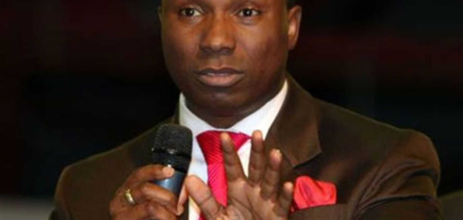 Адвокат жертв King's Capital пригрозил Аделадже арестом