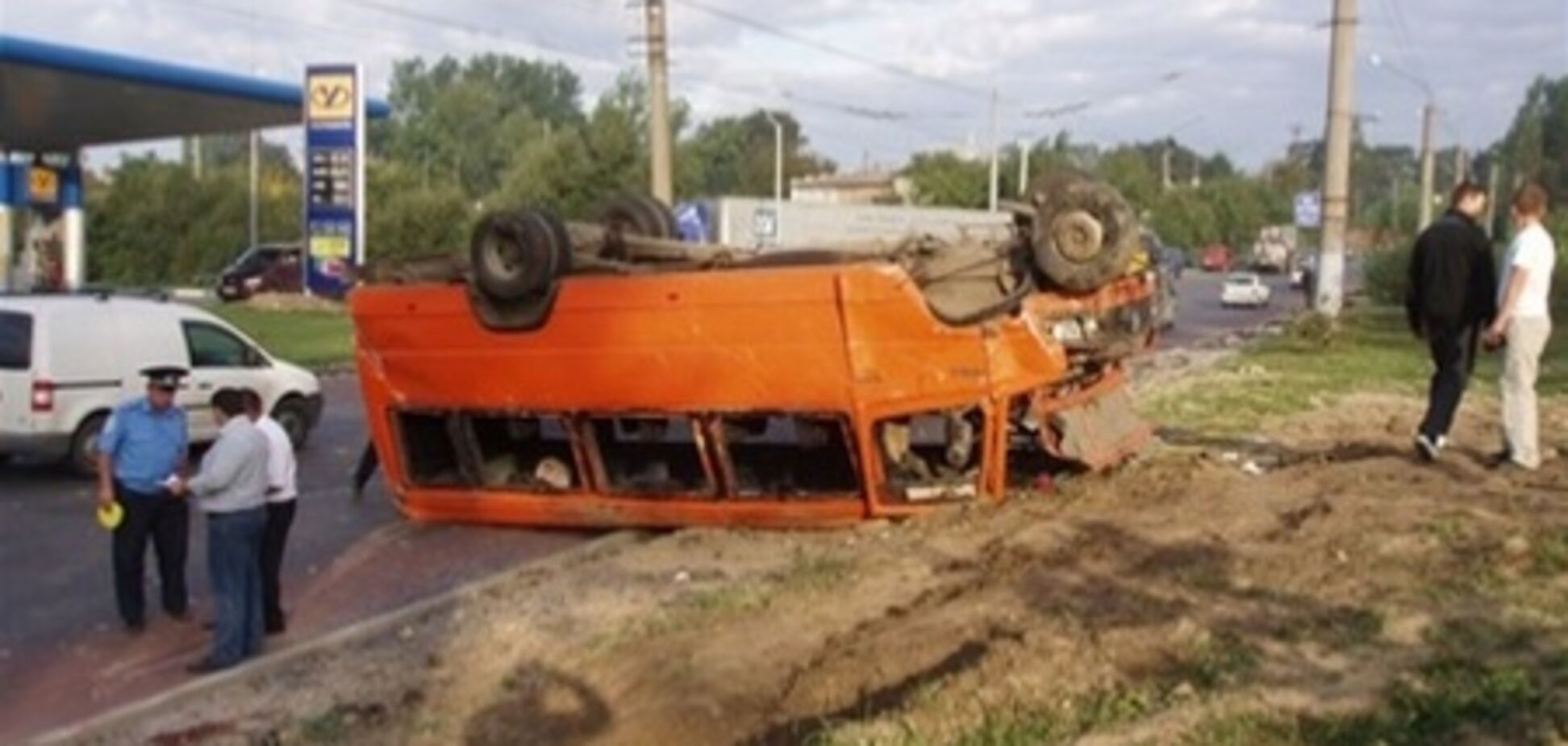 Львів. Перевернулася маршрутка, 12 людей в лікарні