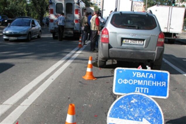 На Русановской набережной столкнулись три автомобиля 