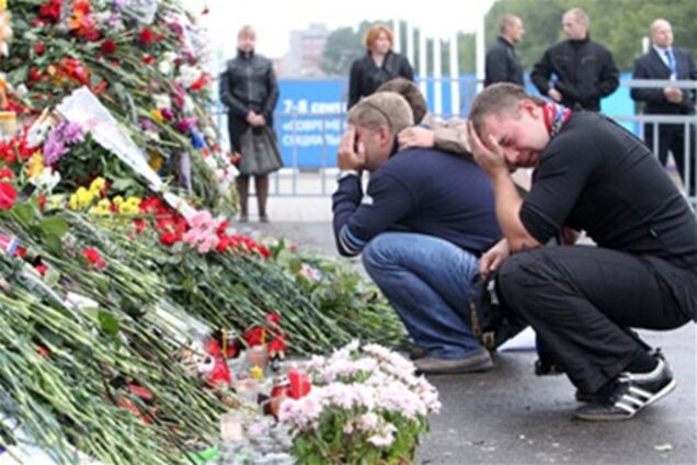 Торговці накрутили ціни на квіти в день похорону хокеїста Галімова