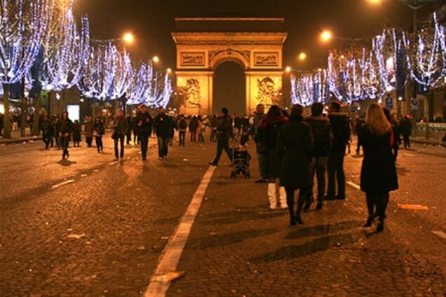 В Париже решили избавить Елисейские поля от попрошаек