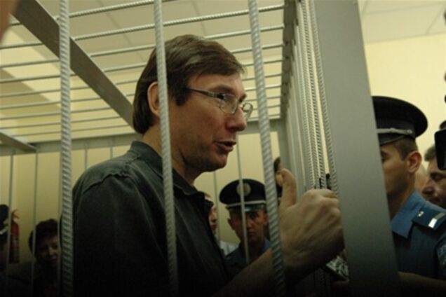 Закон: один для всех, другой для Луценко