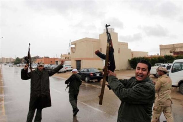 Повстанці захопили аеропорт поруч з рідним містом Каддафі