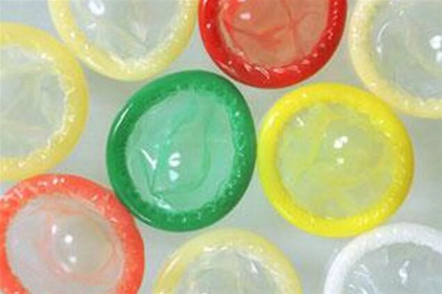 Південна Африка відмовилась від презервативів з Китаю через розмір