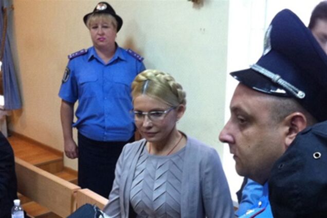 Адвокат: если статью Тимошенко отменят, она пойдет на выборы