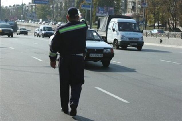 В Киеве неадекватные водители протащили за авто инспектора ГАИ