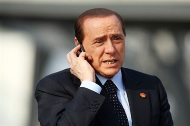 Девушек на вечеринки Берлускони доставляли на правительственных самолетах