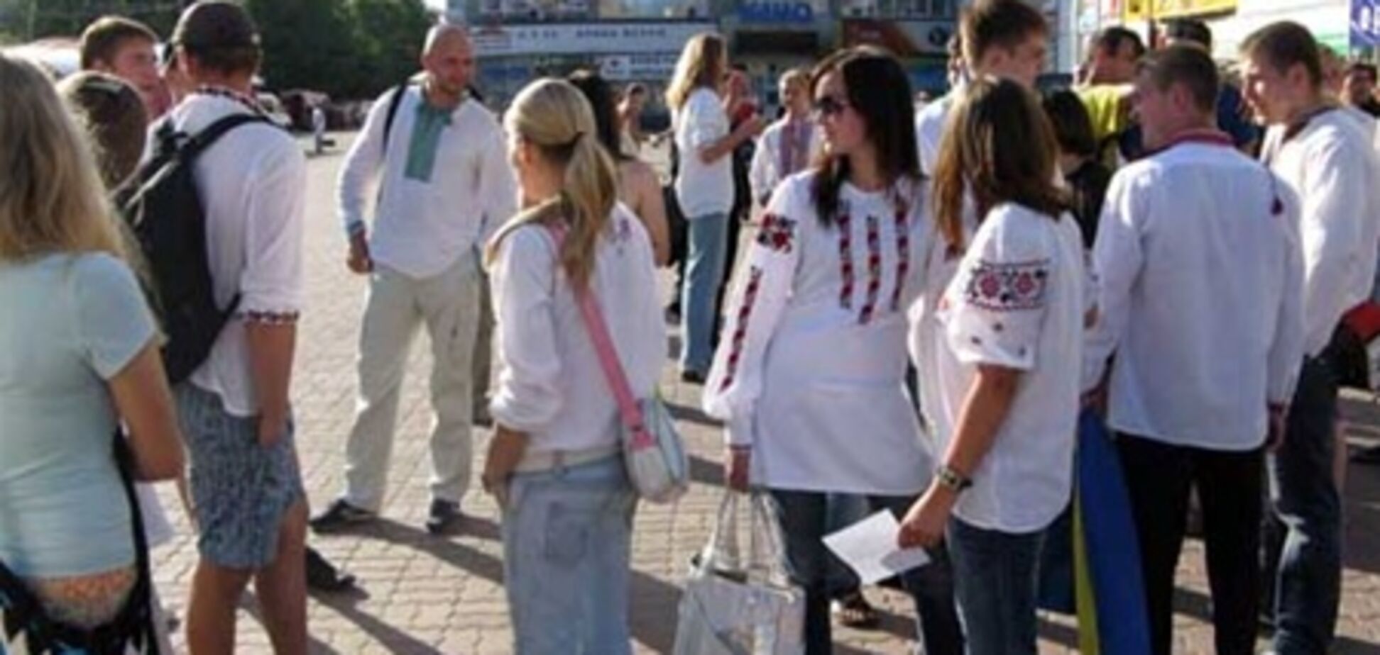 У Києві відбувся марш вишиванок. Відео