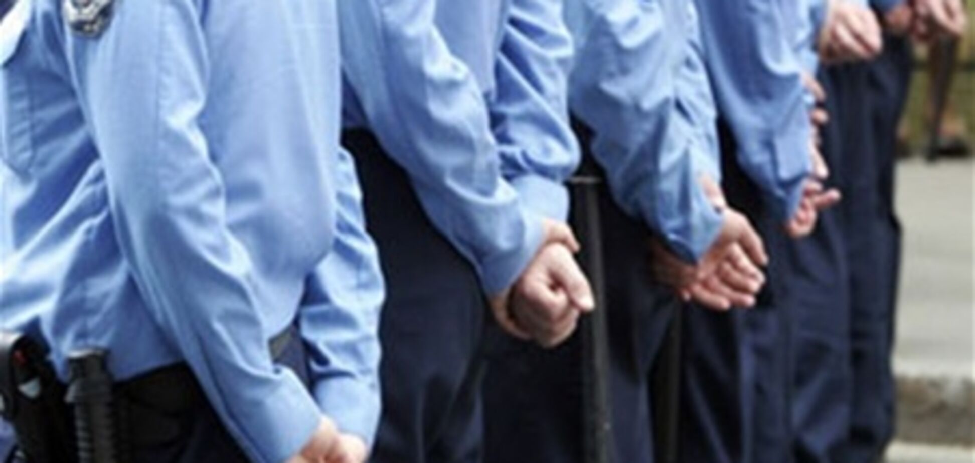 На Луганщині міліціонери заблокували вхід в школу, не пустивши дітей всередину