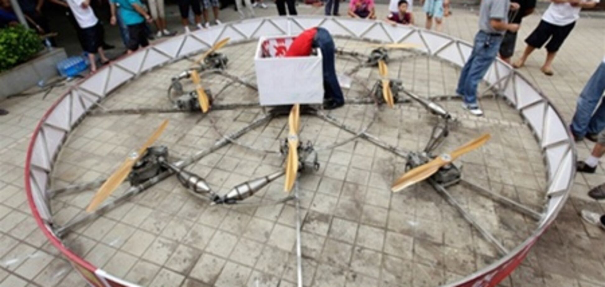 Китайський селянин побудував літаючу тарілку