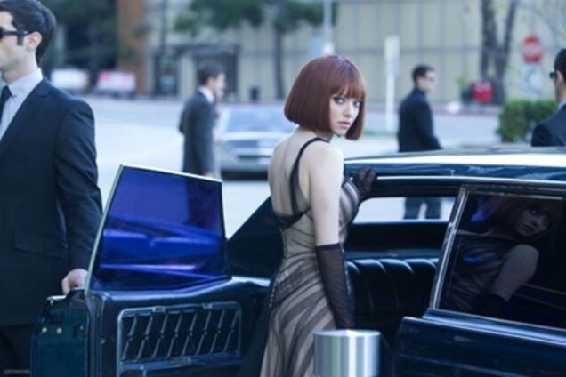 Аманда Сейфрид: рыжий парик, короткое платье, пистолет, вечная молодость