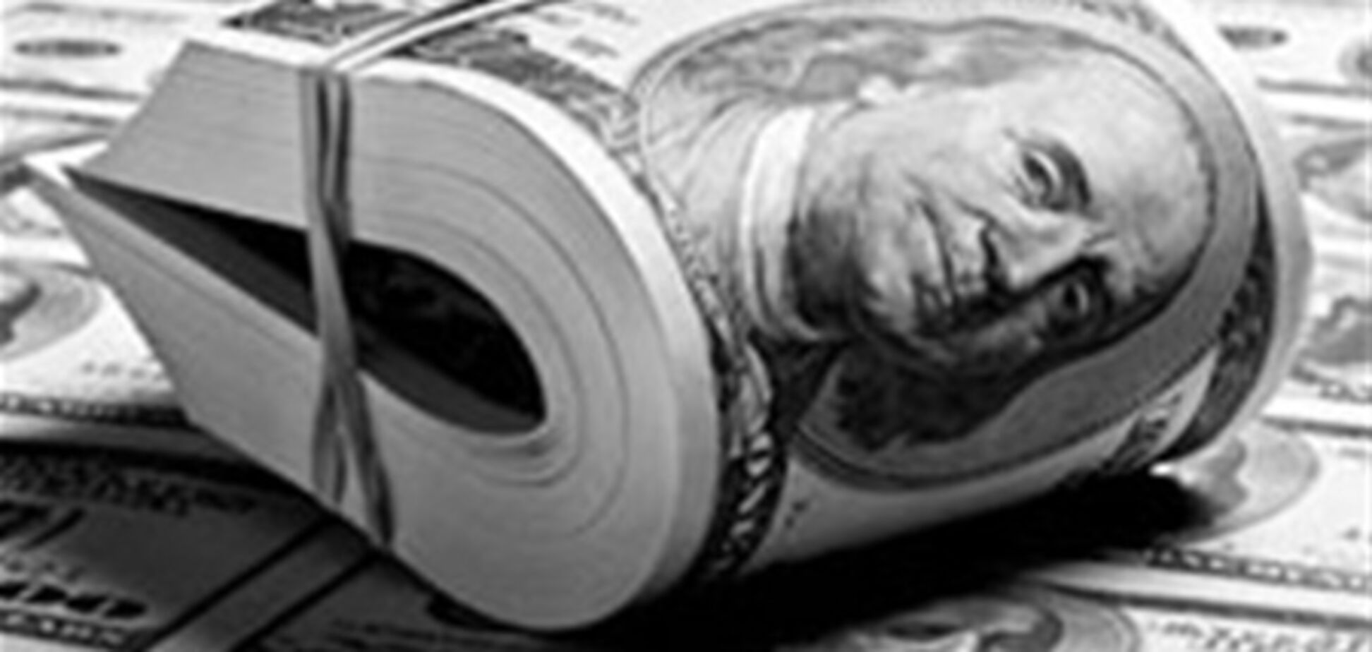 Украинцам советуют хранить сбережения в долларах