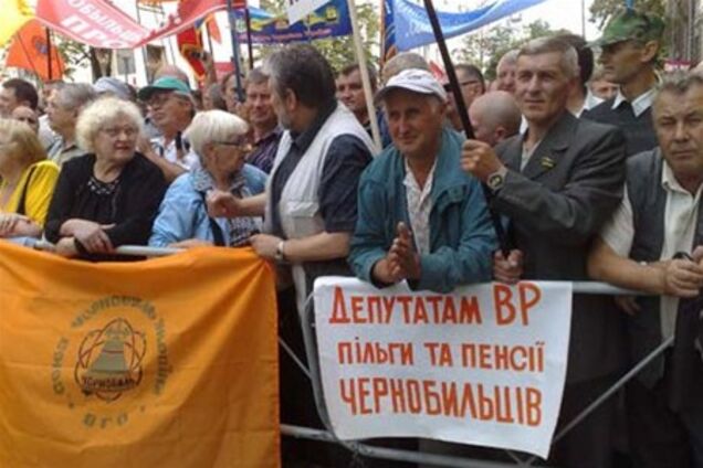 Верховну Раду беруть штурмом