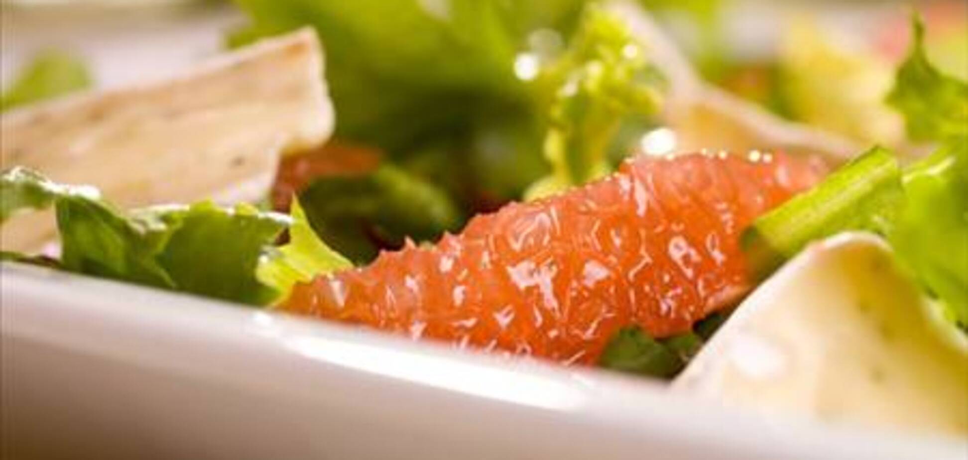 Кубинский салат с грейпфрутом и ветчиной