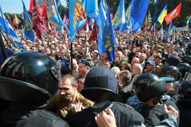 Масові акції біля держустанов незабаром заборонять