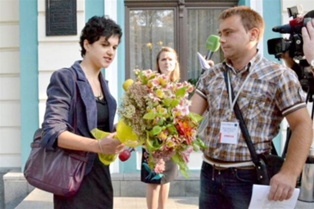 Источник: студентке, ударившей Табачника, могут дать 15 суток