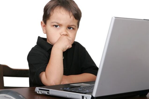 Підлітки проводять за комп'ютером 5 годин на день - дослідження 