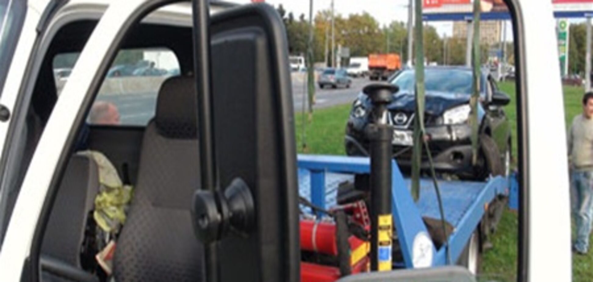 Пьяный бизнесмен на джипе въехал в толпу студентов: 2 девушки погибли