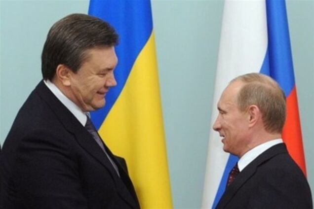 Путин и Янукович совершили совместную прогулку по резиденции Медведева