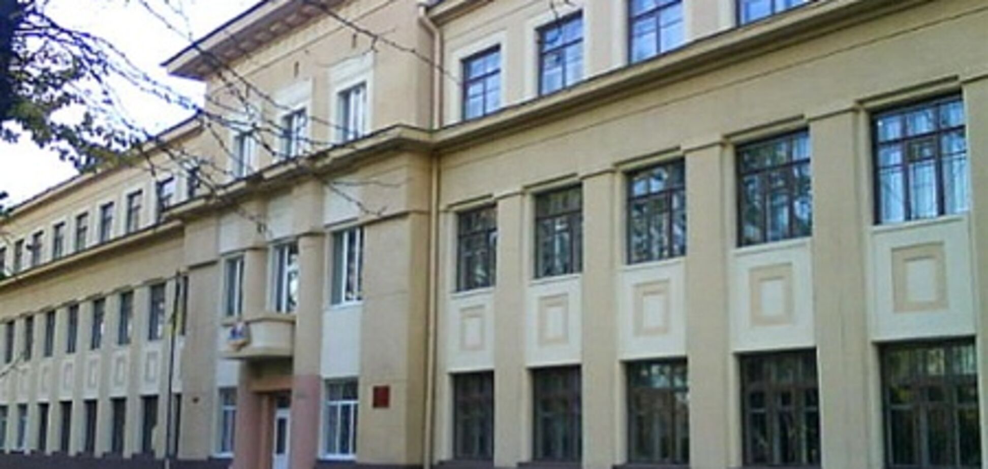 8-летний мальчик на спор выпал из окна