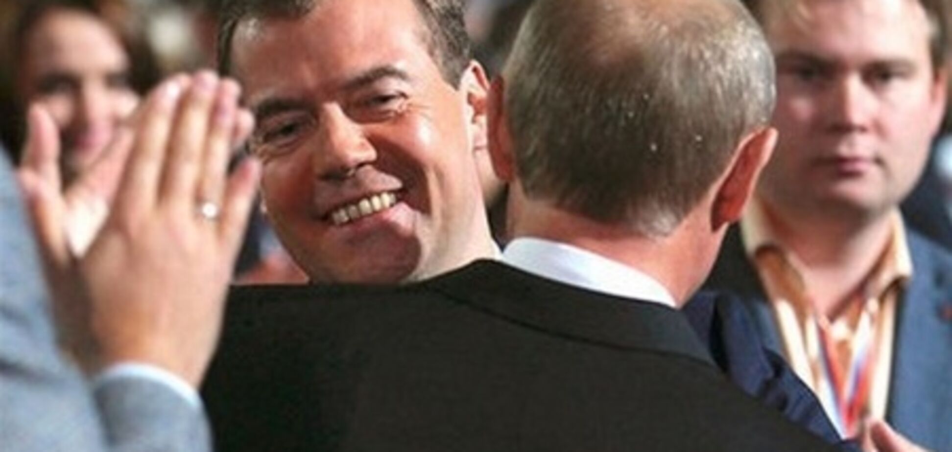 Wall Street Journal: поведение Медведева выглядит, как отречение от трона