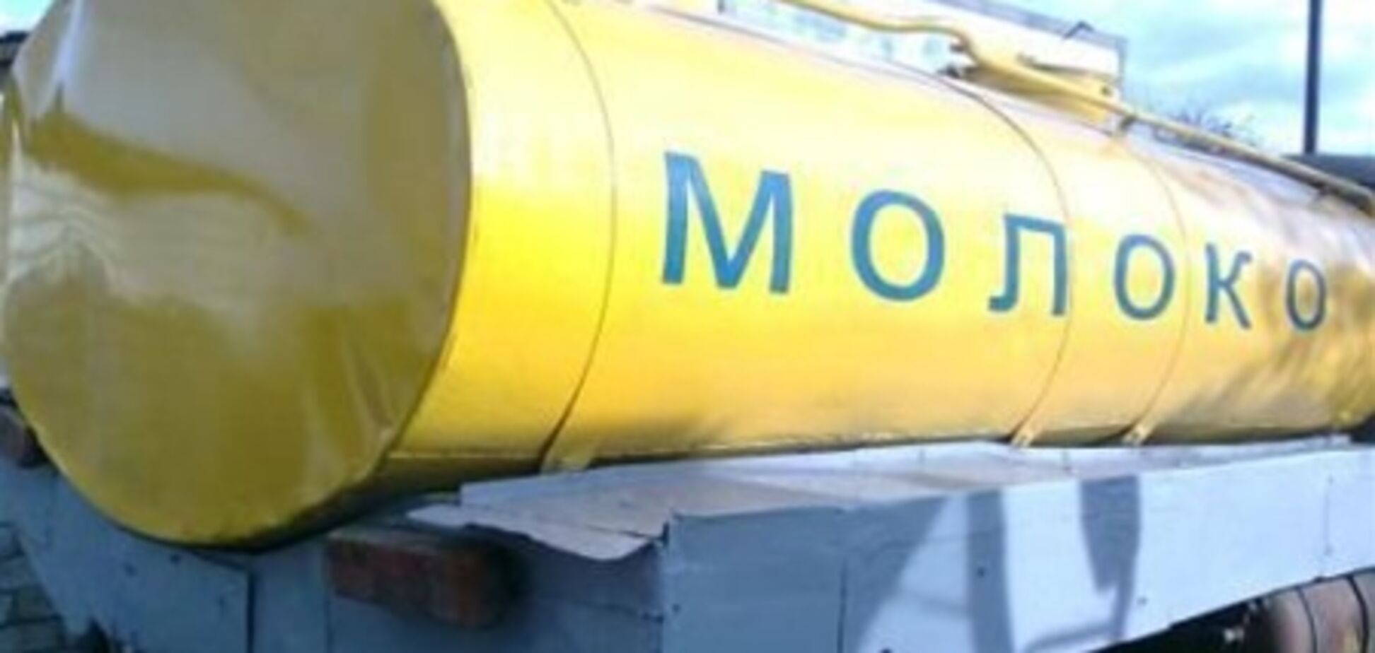 У Донецькій області 'молоковоз' зіткнувся з поїздом