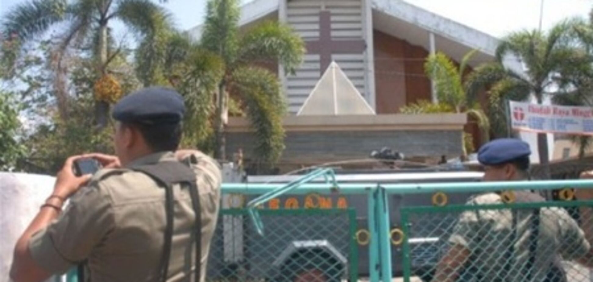 Единственной жертвой теракта в Индонезии стал сам смертник