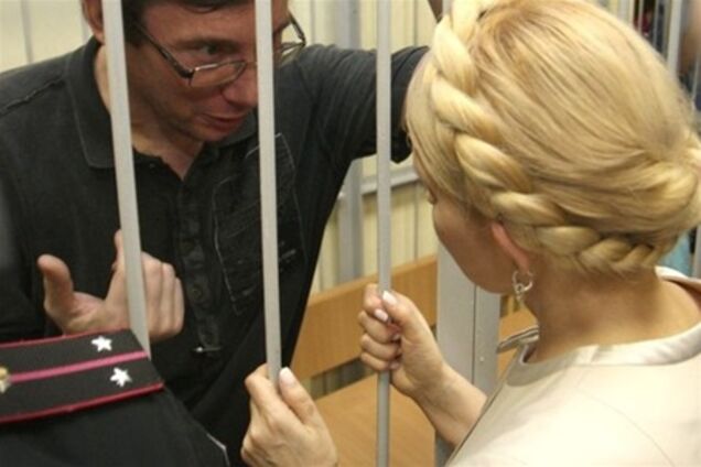 Луценко вважає, що його навмисно розвели по різних кімнатах у суді з Тимошенко