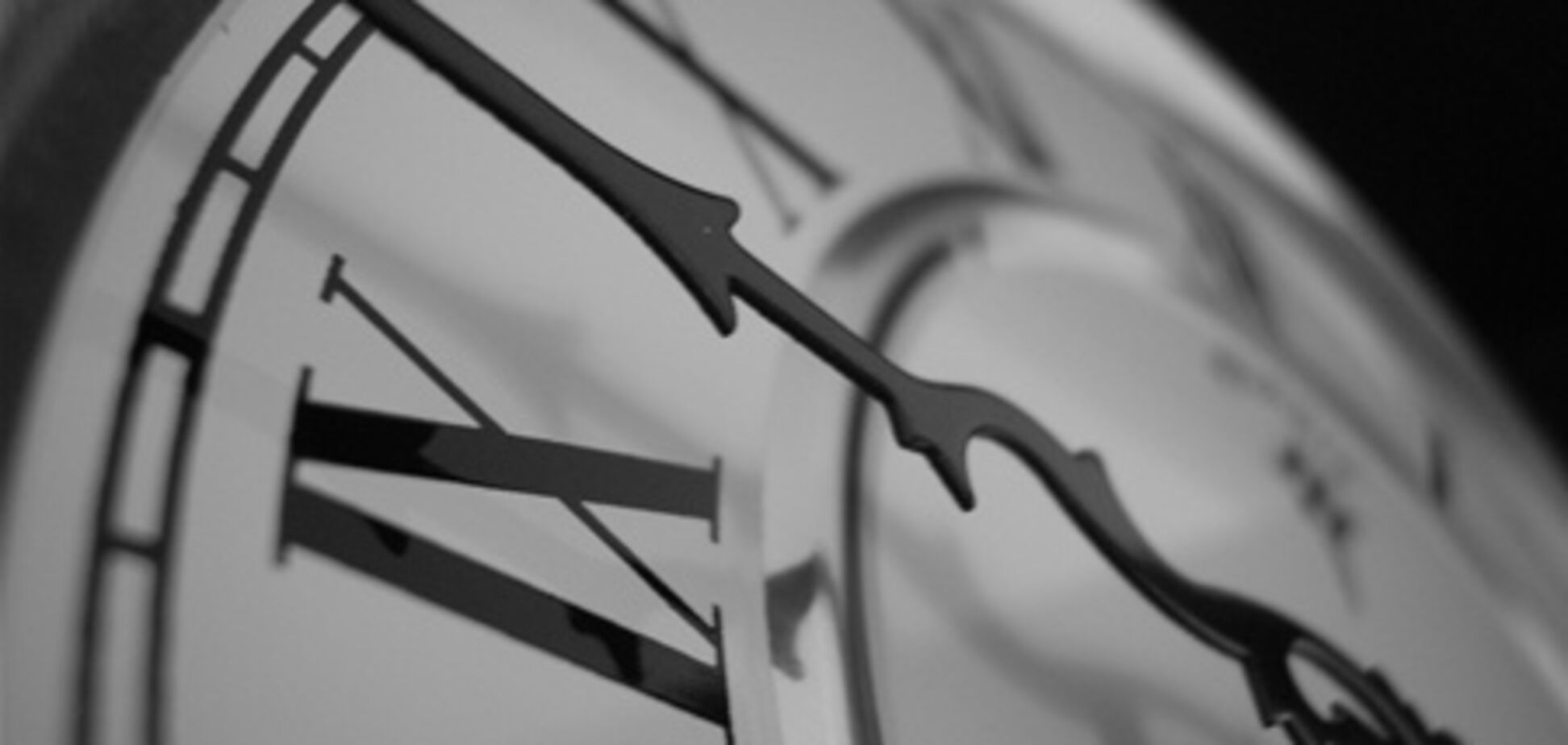 Азаров доволен отказом от зимнего времени