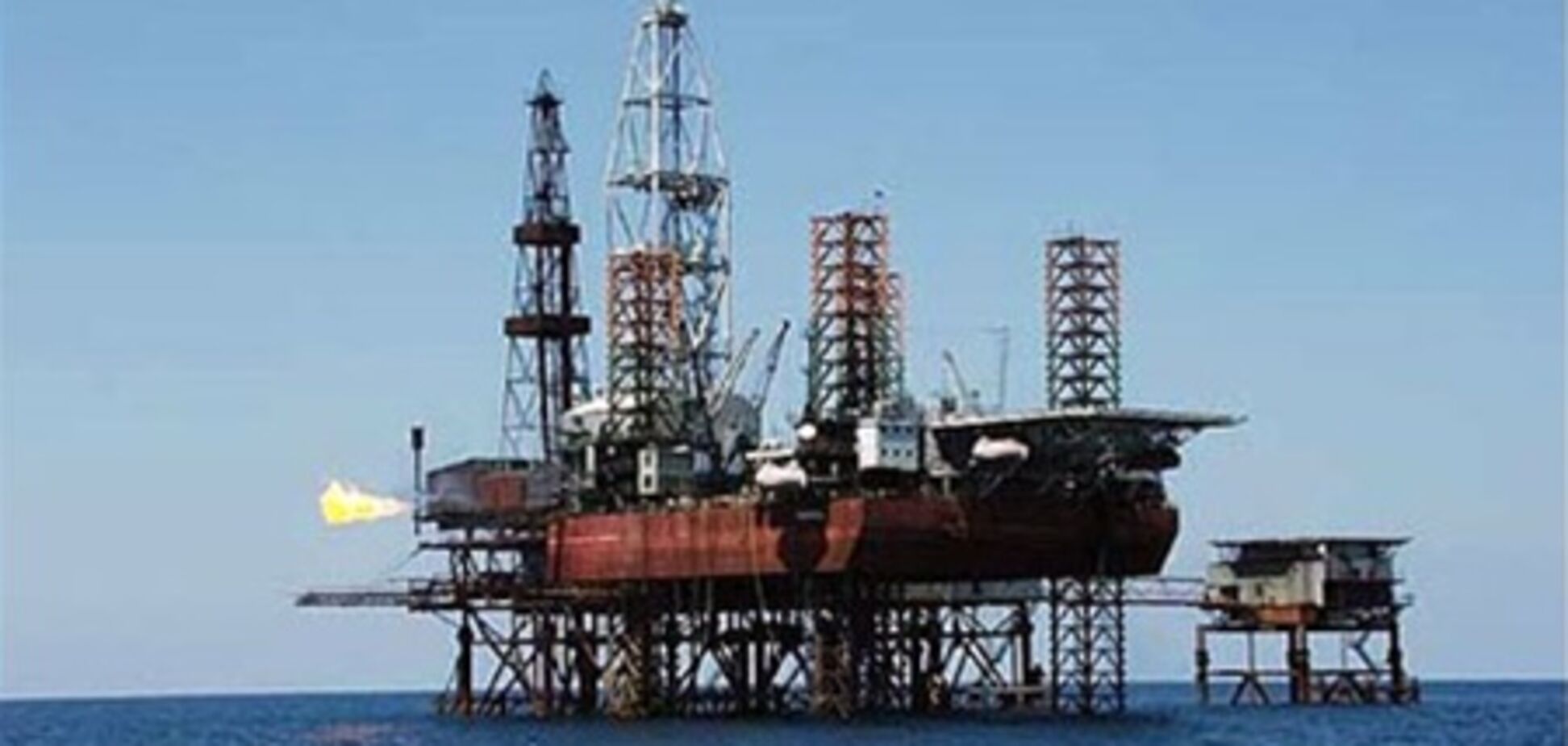 На буровой в Азовском море произошла утечка газа