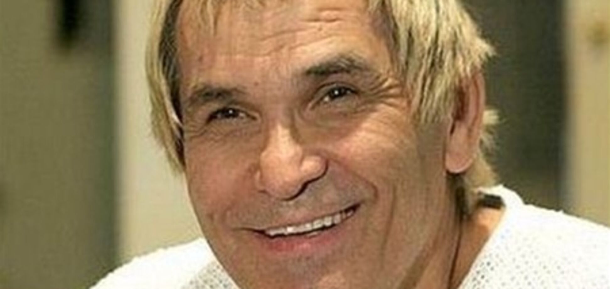 Алибасову уже дарят мебель, одежду и концертные костюмы