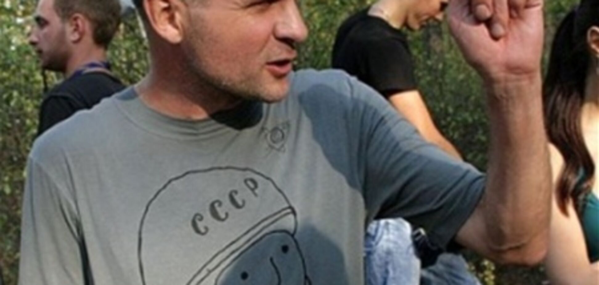 Для фанов-2012 сошьют 'гламурные' футболки