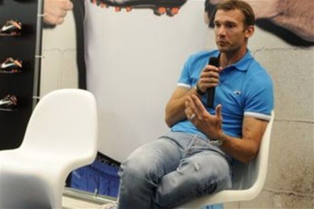 Травмированный футболист Шевченко две недели не ел. Фотофакт