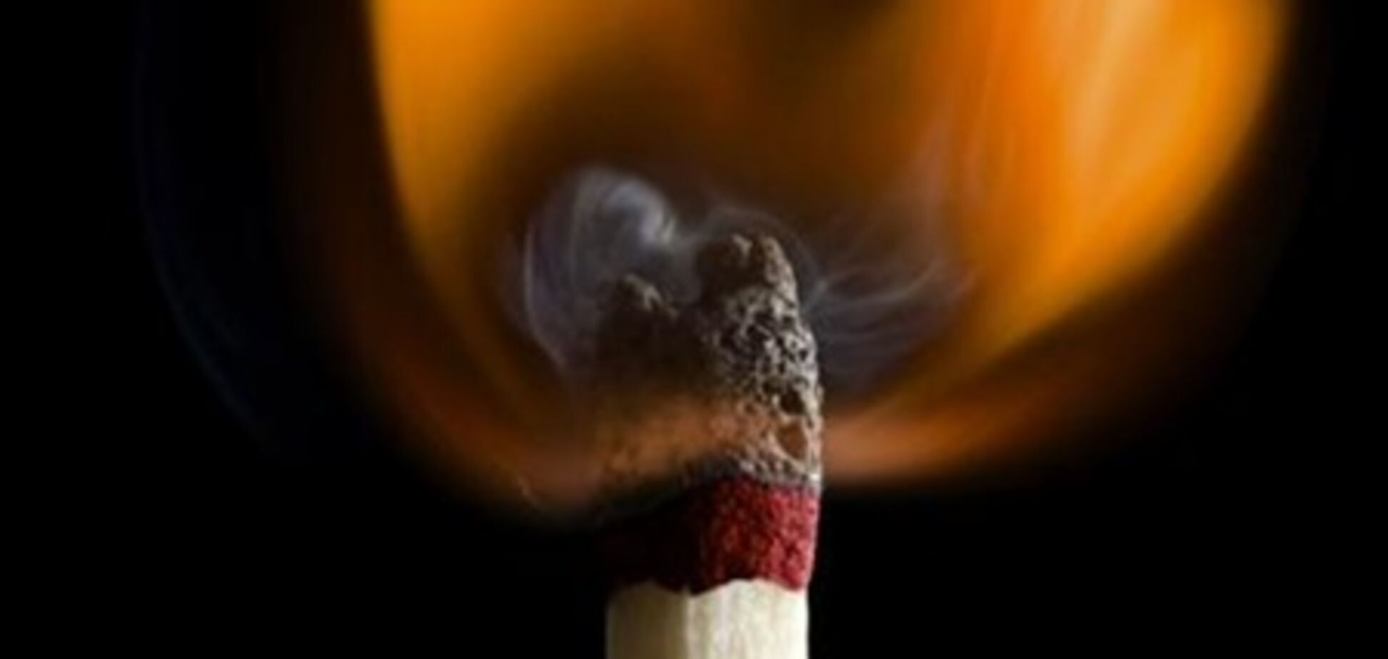 Переодетые полицейскими подростки подожгли приемную депутата