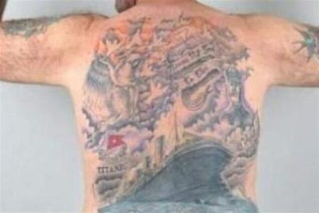 Британець зробив на спині татуювання з історією загибелі 'Титаніка'